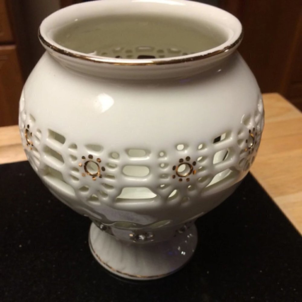 𝅺filigree Vase With Gold Trim And Rhinestones by Formalities